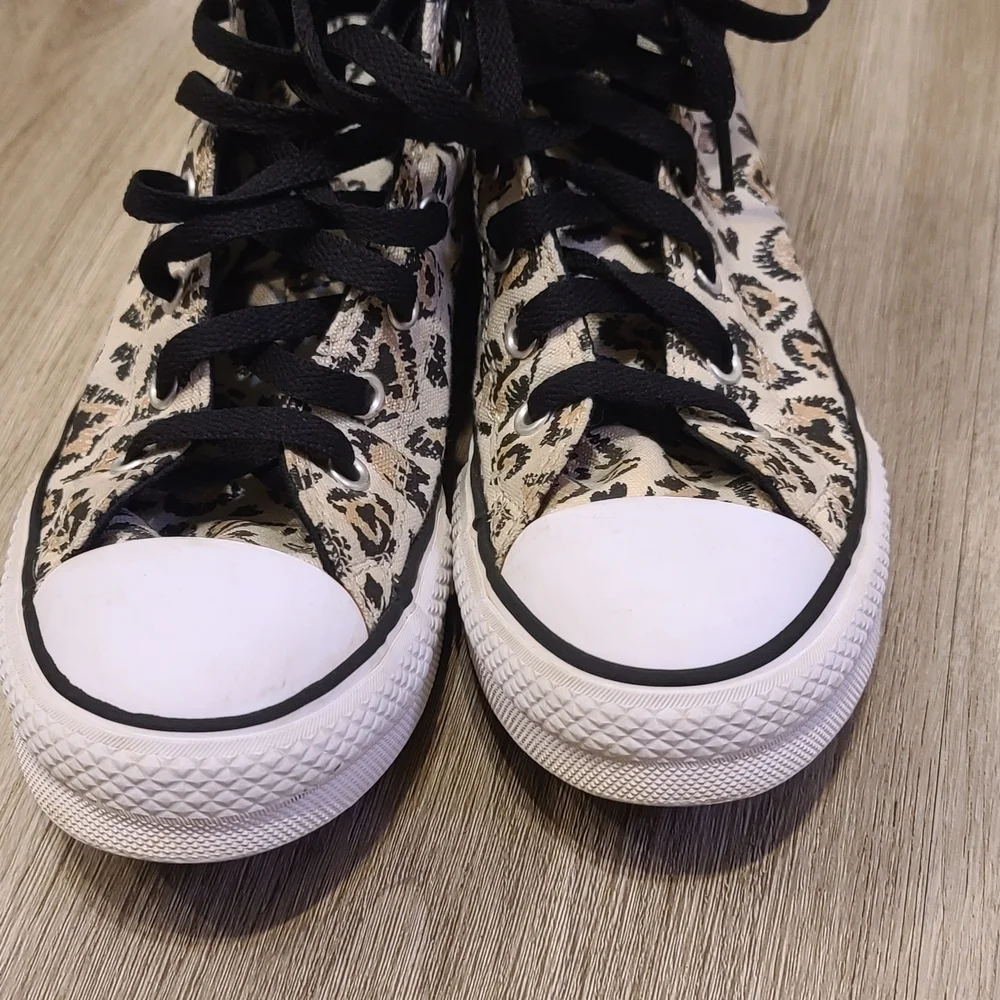 Converse For Juniors Or Kids Leopard Print Canvas Sneakers Size 4 Like New